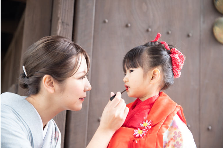 紅を引く